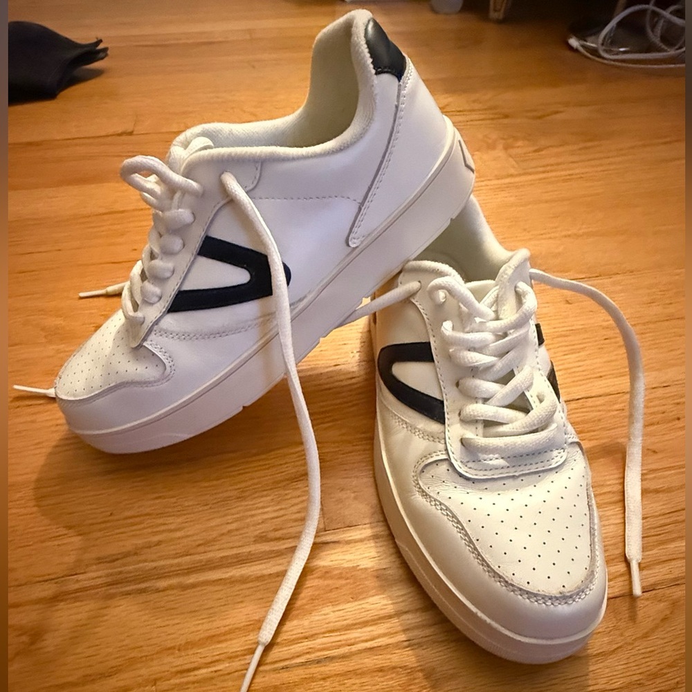 Tretorn White and Blue stadium 2.0 Sneakers. Size 8